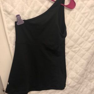 Lulu 1 shoulder top